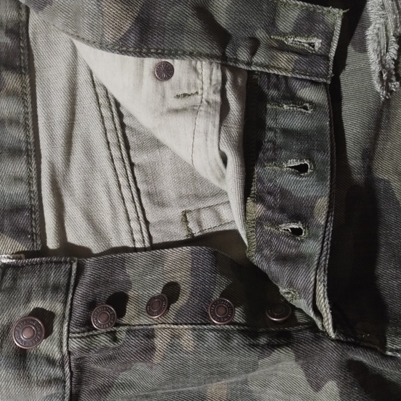 🦋🏵️🦋We the Free Camp Cut Off Shorts - Picture 3 of 12